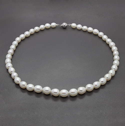 Zaveris Classic Freshwater Pearl Necklace.