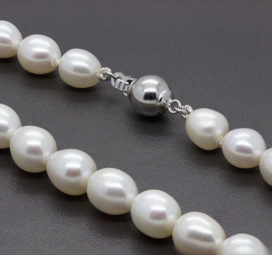 Zaveris Classic Freshwater Pearl Necklace.